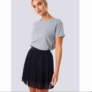 Alice + Olivia Employed. Pleated Mini Skirt